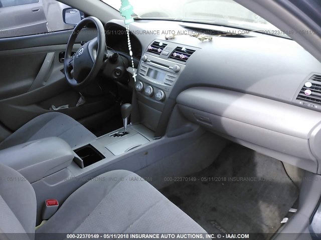 4T4BF3EK7AR065670 - 2010 TOYOTA CAMRY SE/LE/XLE GRAY photo 5