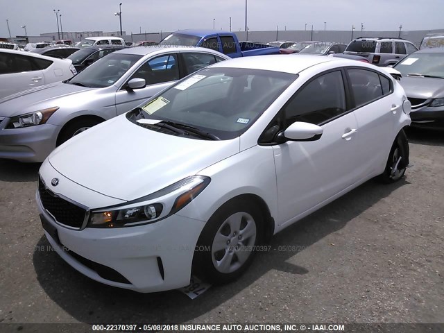 3KPFL4A70HE151699 - 2017 KIA FORTE LX/S WHITE photo 2