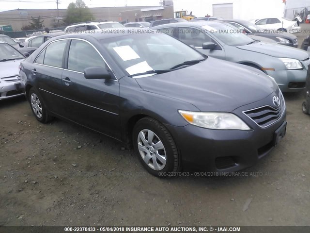 4T1BK3EKXBU624894 - 2011 TOYOTA CAMRY SE/LE/XLE GRAY photo 1
