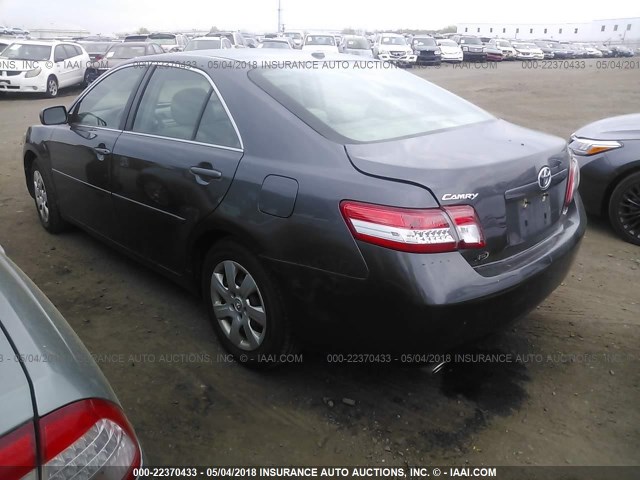 4T1BK3EKXBU624894 - 2011 TOYOTA CAMRY SE/LE/XLE GRAY photo 3