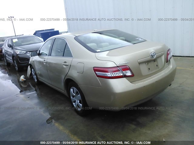 4T1BF3EK0BU218675 - 2011 TOYOTA CAMRY SE/LE/XLE 金色 照片 3