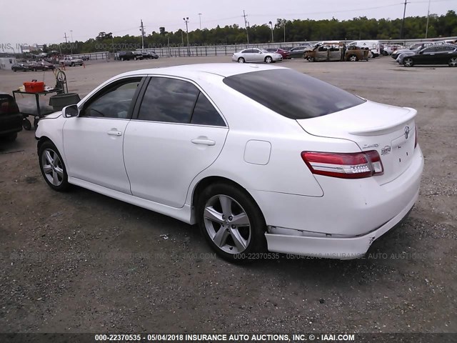 4T1BF3EK8BU752927 - 2011 TOYOTA CAMRY SE/LE/XLE თეთრი ფოტო 3