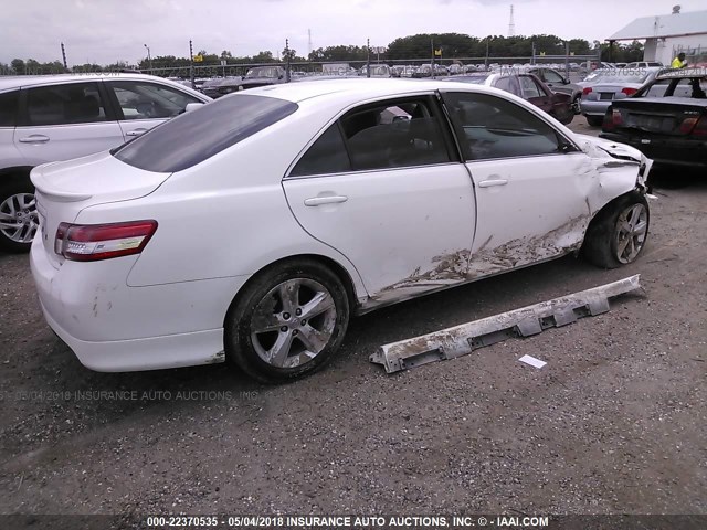 4T1BF3EK8BU752927 - 2011 TOYOTA CAMRY SE/LE/XLE თეთრი ფოტო 4