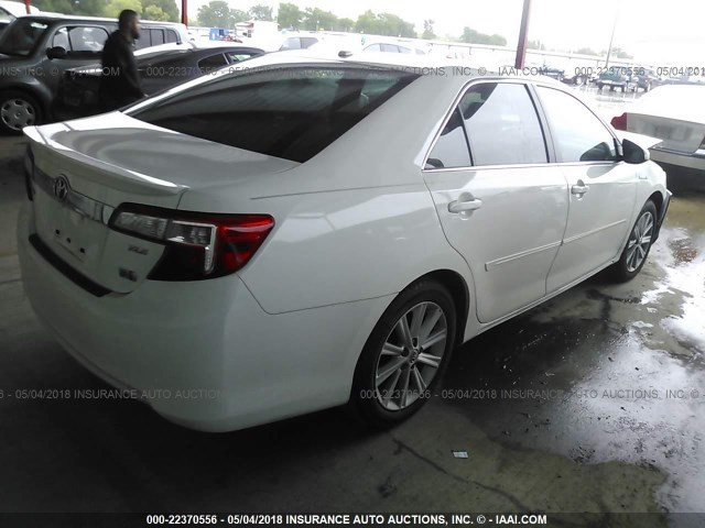 4T1BD1FK7DU095159 - 2013 TOYOTA CAMRY HYBRID/LE/XLE 白色 照片 4