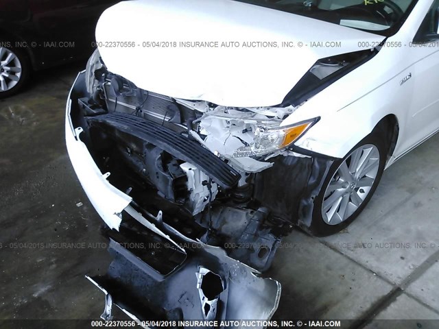 4T1BD1FK7DU095159 - 2013 TOYOTA CAMRY HYBRID/LE/XLE 白色 照片 6