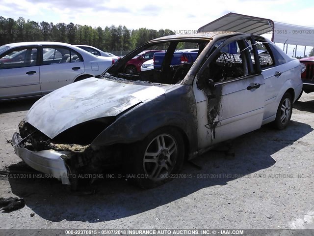 1FAFP3432YW276707 - 2000 FORD FOCUS SE/SE SPORT GRAY photo 2