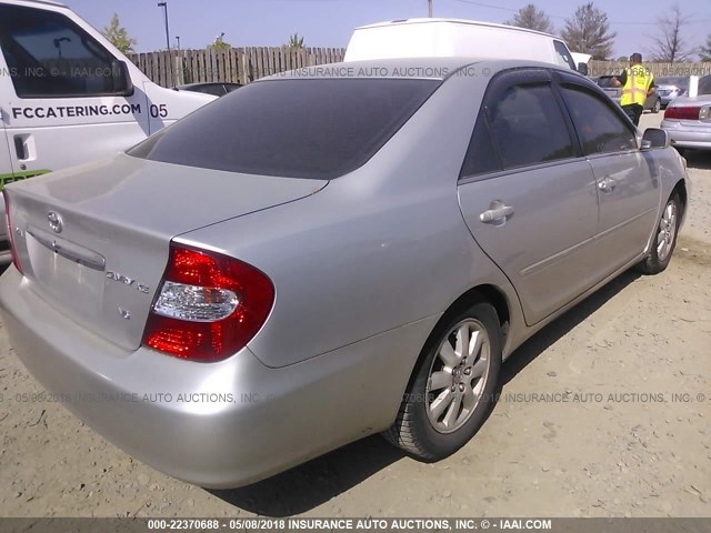 4T1BF30KX2U506758 - 2002 TOYOTA CAMRY LE/XLE/SE 银色 照片 4