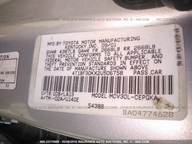 4T1BF30KX2U506758 - 2002 TOYOTA CAMRY LE/XLE/SE SILVER photo 9