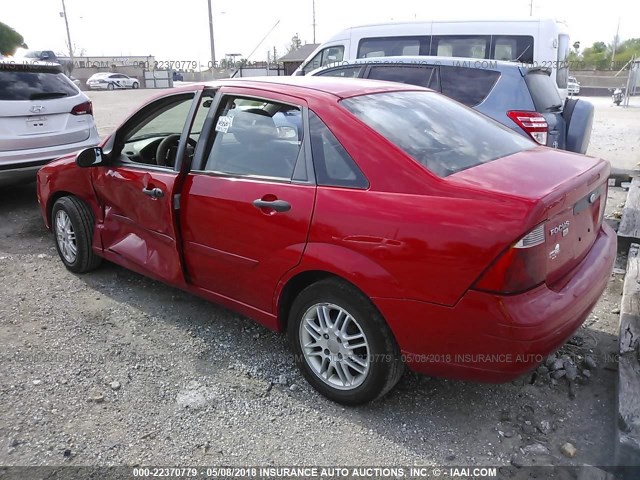 1FAFP34N97W321304 - 2007 FORD FOCUS ZX4/S/SE/SES RED photo 3