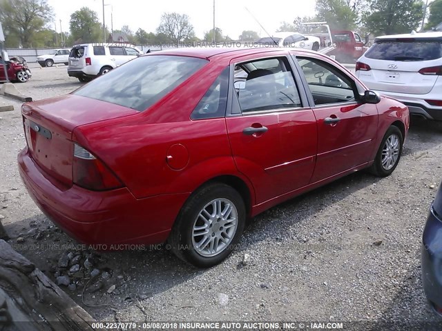 1FAFP34N97W321304 - 2007 FORD FOCUS ZX4/S/SE/SES RED photo 4