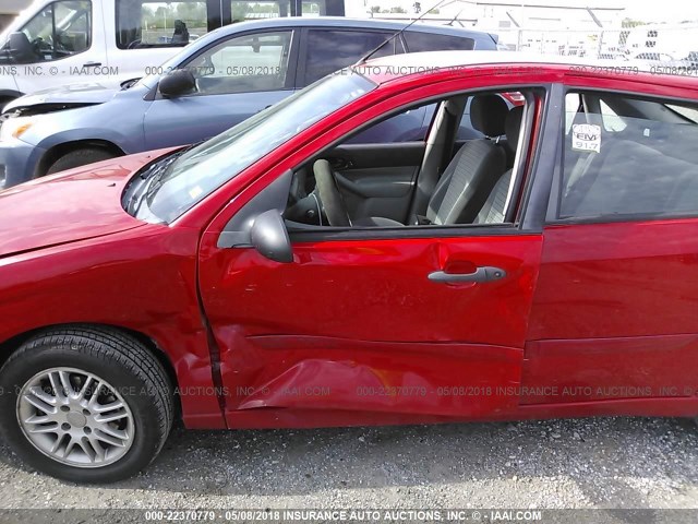 1FAFP34N97W321304 - 2007 FORD FOCUS ZX4/S/SE/SES RED photo 6