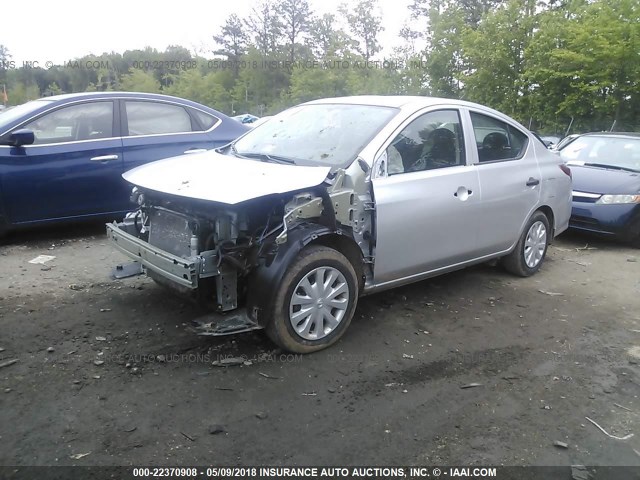 3N1CN7AP7GL888345 - 2016 NISSAN VERSA S/S PLUS/SV/SL ვერცხლისფერი ფოტო 2