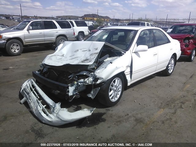 4T1BF28K41U972215 - 2001 TOYOTA CAMRY LE/XLE WHITE photo 2