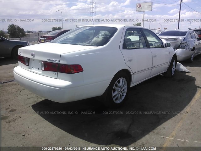 4T1BF28K41U972215 - 2001 TOYOTA CAMRY LE/XLE WHITE photo 4