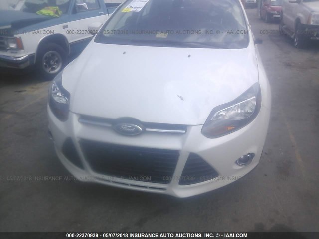 1FAHP3N29CL230123 - 2012 FORD FOCUS TITANIUM WHITE photo 6