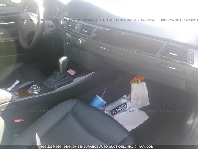 WBAPK5C57BF126530 - 2011 BMW 328 XI SULEV WHITE photo 5