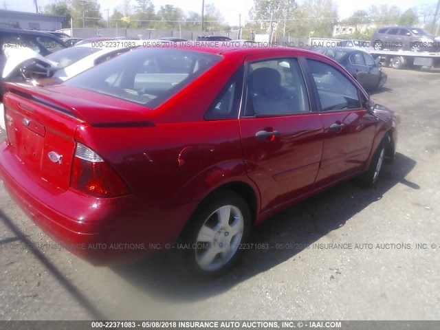 1FAHP34N77W162632 - 2007 FORD FOCUS ZX4/S/SE/SES RED photo 4