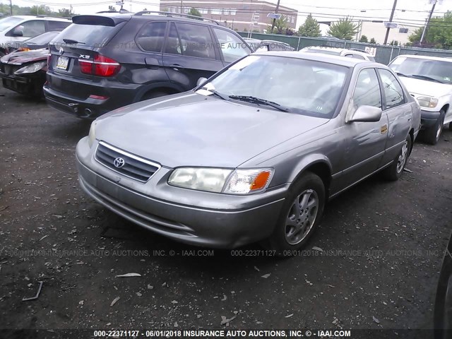 4T1BF22K5YU097469 - 2000 TOYOTA CAMRY LE/XLE GRAY photo 2