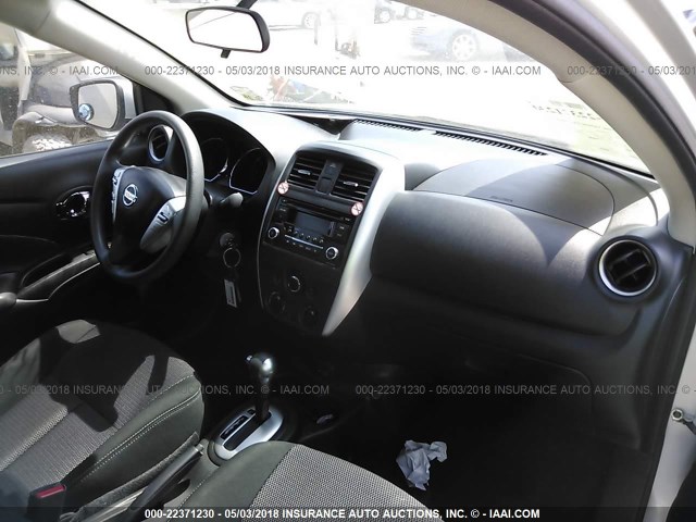 3N1CN7AP9HL867496 - 2017 NISSAN VERSA S/S PLUS/SV/SL GRAY photo 5