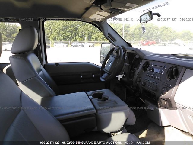 1FT7X2BT9CEA17741 - 2012 FORD F250 SUPER DUTY WHITE photo 5