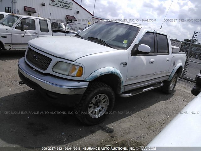 1FTRW08L61KE11784 - 2001 FORD F150 SUPERCREW WHITE photo 2