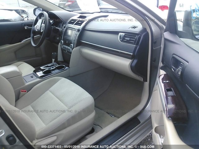 4T4BF1FK2DR297746 - 2013 TOYOTA CAMRY L/SE/LE/XLE Bej foto 5