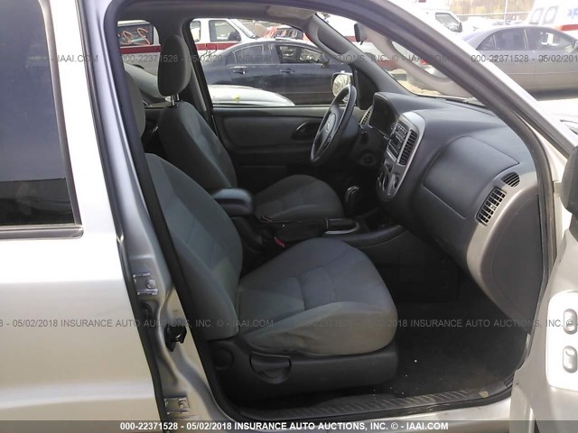 1FMYU93156KA24707 - 2006 FORD ESCAPE XLT GRAY photo 5