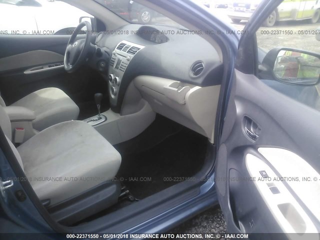 JTDBT923081248640 - 2008 TOYOTA YARIS BLUE photo 5