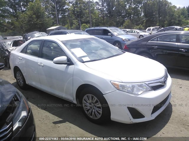 4T1BF1FK2EU454817 - 2014 TOYOTA CAMRY L/SE/LE/XLE 白色 照片 1