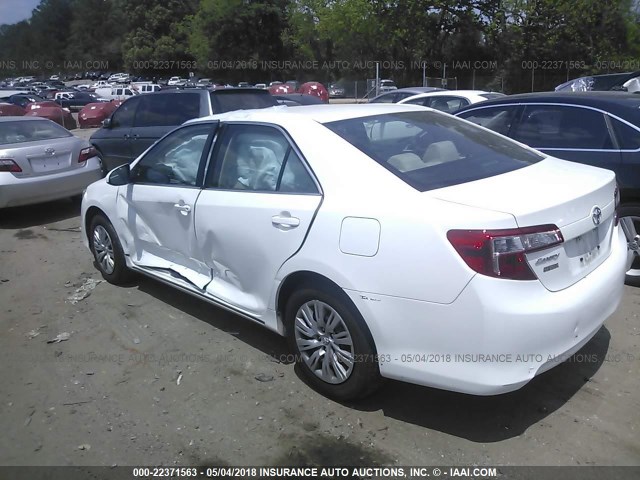 4T1BF1FK2EU454817 - 2014 TOYOTA CAMRY L/SE/LE/XLE 白色 照片 3