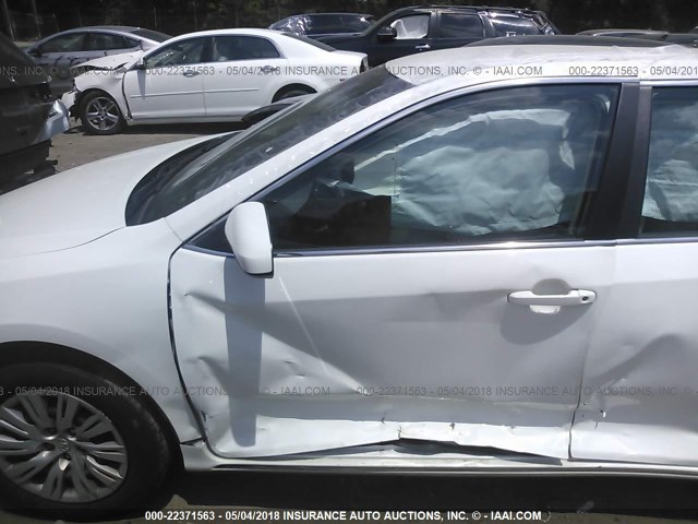 4T1BF1FK2EU454817 - 2014 TOYOTA CAMRY L/SE/LE/XLE 白色 照片 6