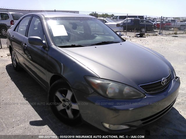 4T1BF32K32U521843 - 2002 TOYOTA CAMRY LE/XLE/SE ნაცრისფერი ფოტო 1