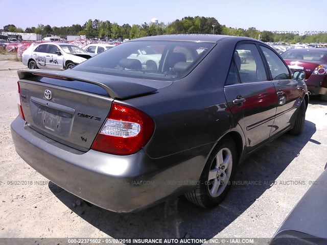 4T1BF32K32U521843 - 2002 TOYOTA CAMRY LE/XLE/SE ნაცრისფერი ფოტო 4