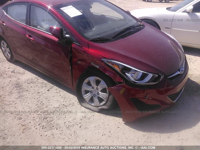 5NPDH4AE3GH739081 - 2016 HYUNDAI ELANTRA SE/SPORT/LIMITED RED photo 6