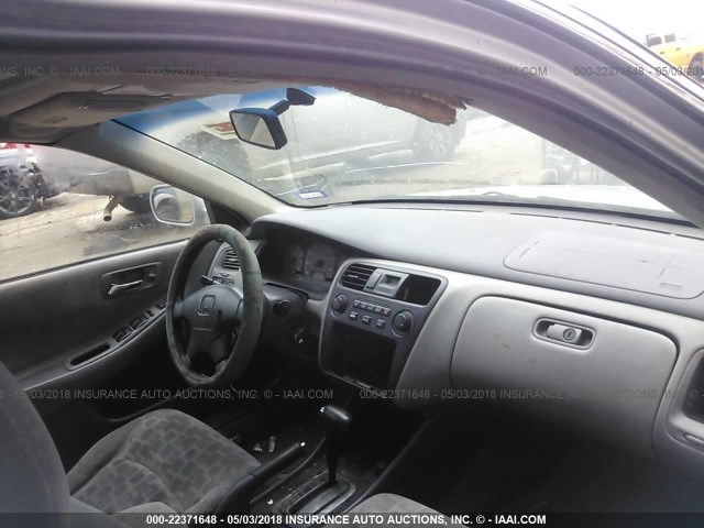 1HGCG56681A137878 - 2001 HONDA ACCORD EX GRAY photo 5