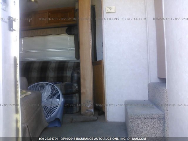 4YDF2852127302806 - 2002 KEYSTONE HORNET WHITE photo 5