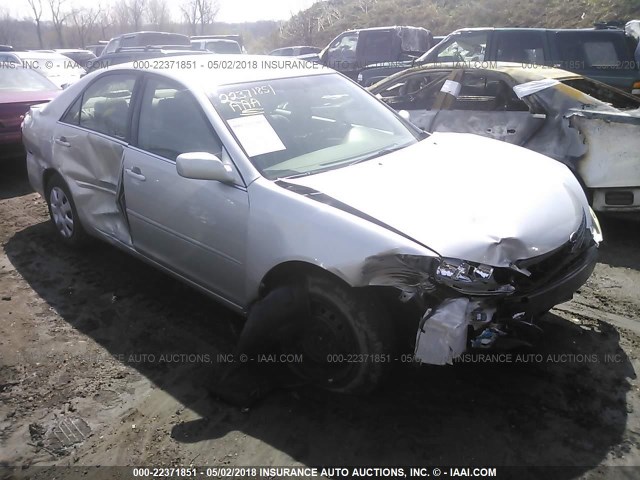 4T1BE32K74U899380 - 2004 TOYOTA CAMRY LE/XLE/SE ვერცხლისფერი ფოტო 1