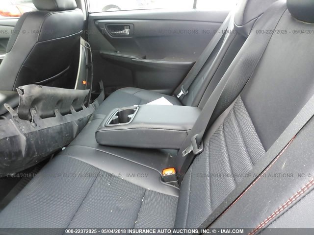 4T1BF1FKXHU348815 - 2017 TOYOTA CAMRY LE/XLE/SE/XSE ლურჯი ფოტო 8