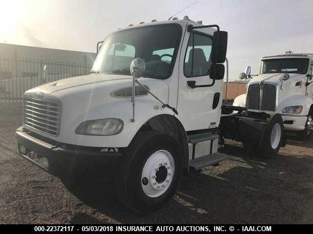 1FUBCYDC57HY34532 - 2007 FREIGHTLINER M2 106 MEDIUM DUTY WHITE photo 2