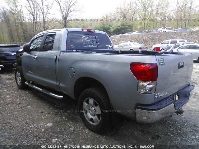 5TBBV54118S510403 - 2008 TOYOTA TUNDRA DOUBLE CAB/DOUBLE CAB SR5 SILVER photo 3