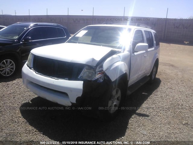 5N1AR18U67C638541 - 2007 NISSAN PATHFINDER LE/SE/XE WHITE photo 2