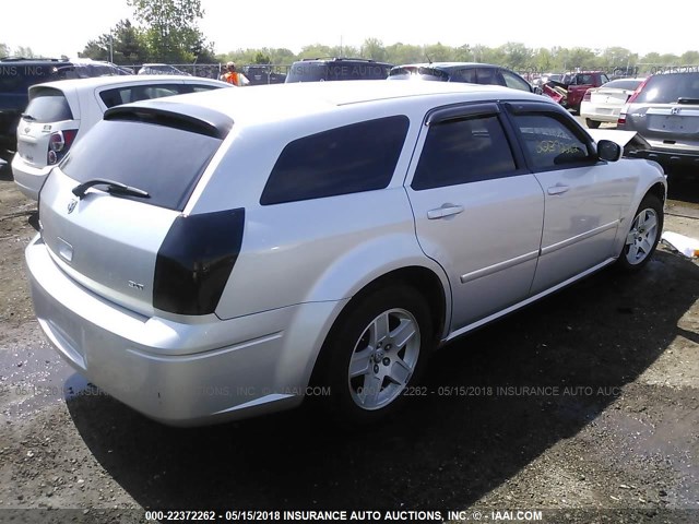 2D4FV47V46H124185 - 2006 DODGE MAGNUM SXT SILVER photo 4