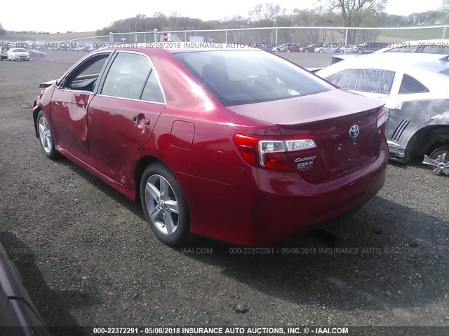 4T1BF1FK4EU756545 - 2014 TOYOTA CAMRY L/SE/LE/XLE RED photo 3