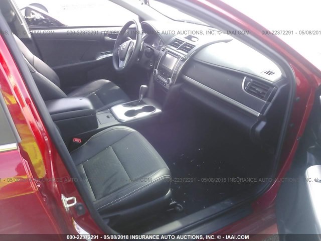 4T1BF1FK4EU756545 - 2014 TOYOTA CAMRY L/SE/LE/XLE 红色 照片 5