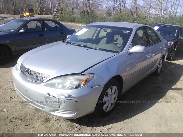 4T1BE32K02U500077 - 2002 TOYOTA CAMRY LE/XLE/SE ვერცხლისფერი ფოტო 2