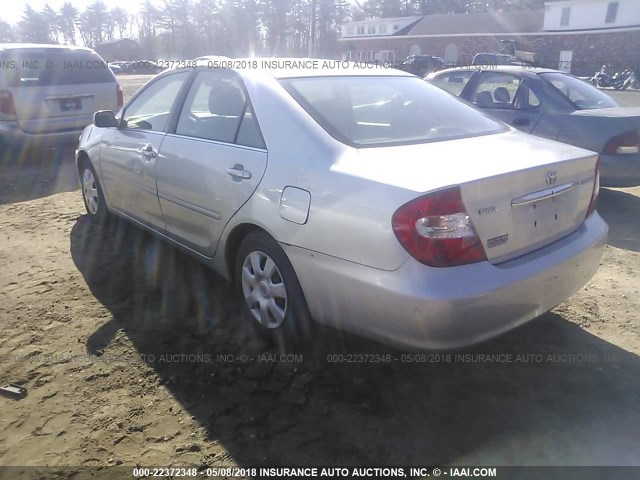 4T1BE32K02U500077 - 2002 TOYOTA CAMRY LE/XLE/SE ვერცხლისფერი ფოტო 3