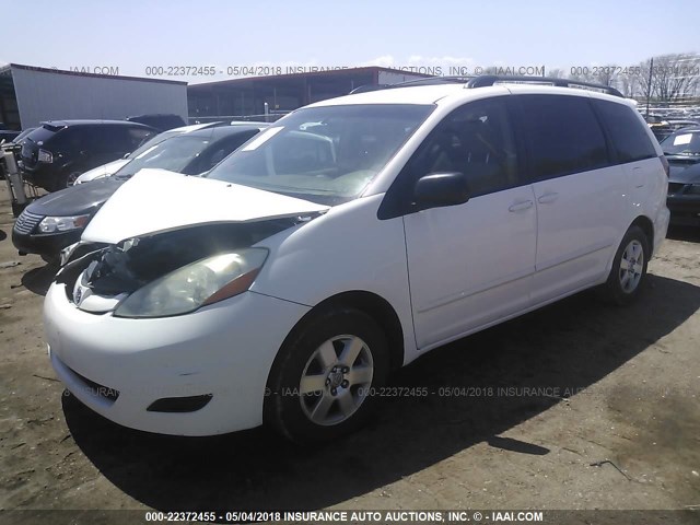 5TDZA23C56S446365 - 2006 TOYOTA SIENNA CE/LE WHITE photo 2