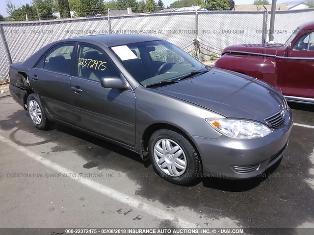 4T1BE32K25U570264 - 2005 TOYOTA CAMRY LE/XLE/SE ნაცრისფერი ფოტო 1