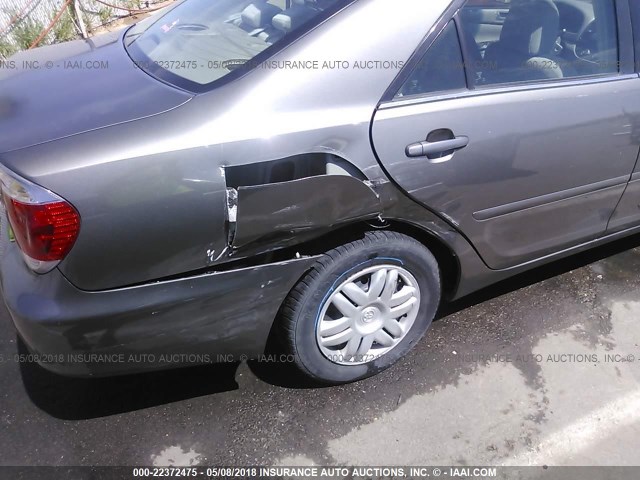4T1BE32K25U570264 - 2005 TOYOTA CAMRY LE/XLE/SE ნაცრისფერი ფოტო 6