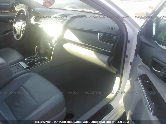 4T1BF1FK7CU540802 - 2012 TOYOTA CAMRY SE/LE/XLE 白色 照片 5